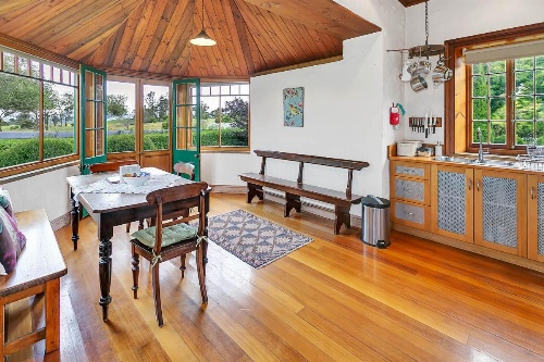 Blackwood Park Cottages image 16